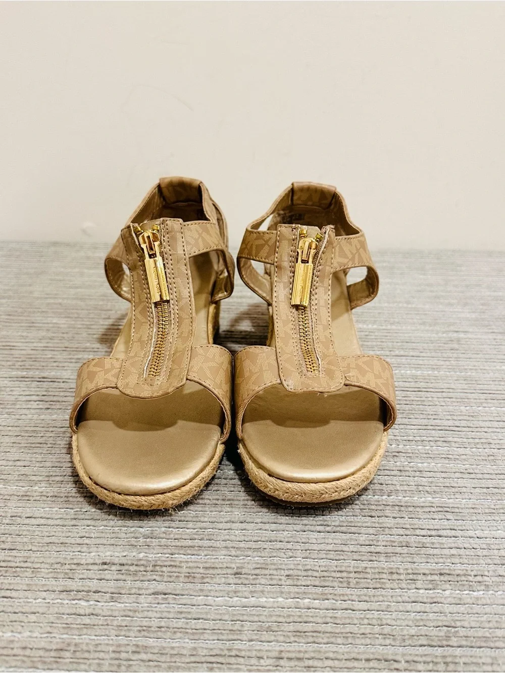 NWOTMichael Kors Berkley Girls Kids Wedge Sandals Shoes Size US 4 Youth / EUR 35